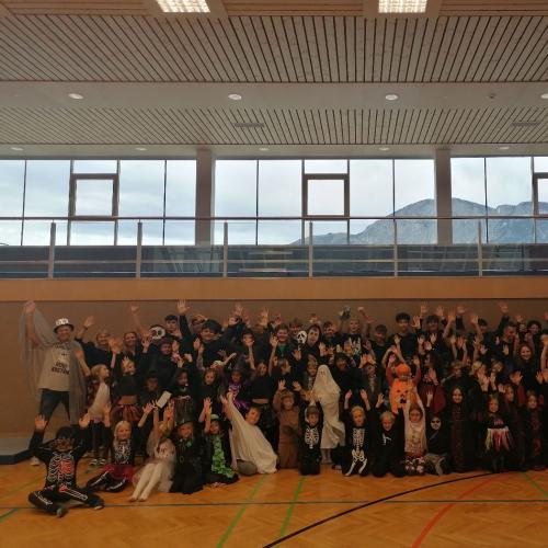 Gruppenbild im Turnsaal