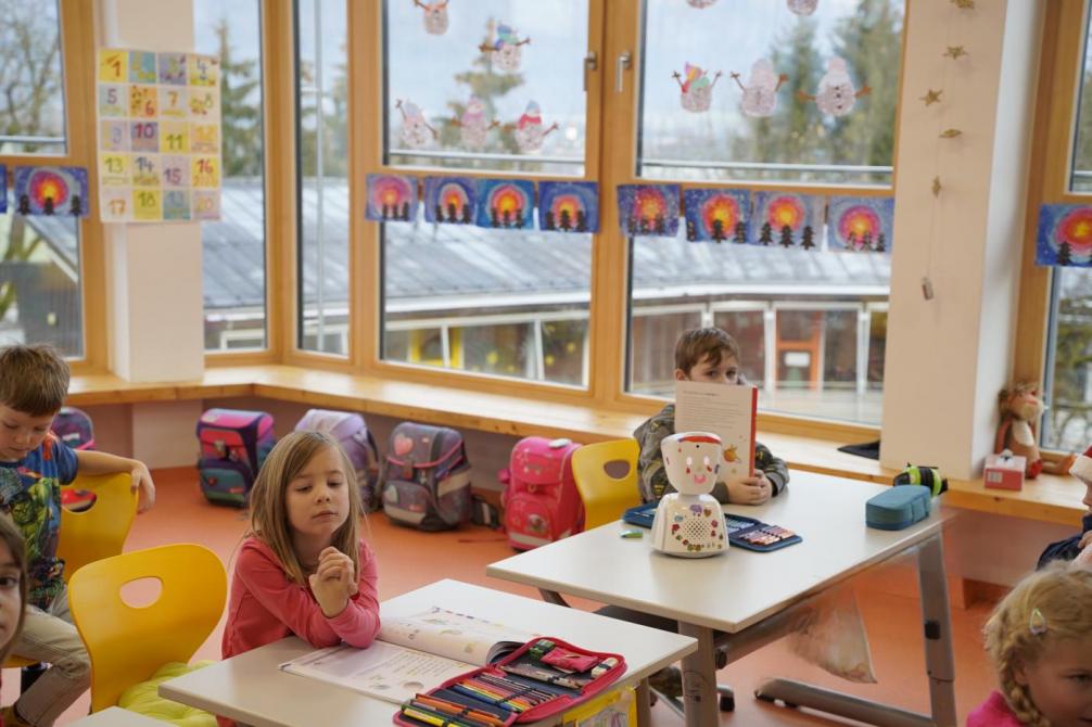 Avatar sitzt auf der Schulbank