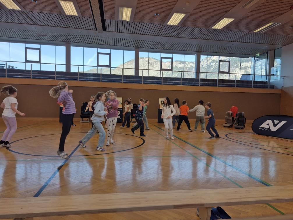 © ((c)) VS Kirchbichl | Urheber:in: Pascal Peer Die 3a Klasse beim 1, 2 oder 3 Quiz