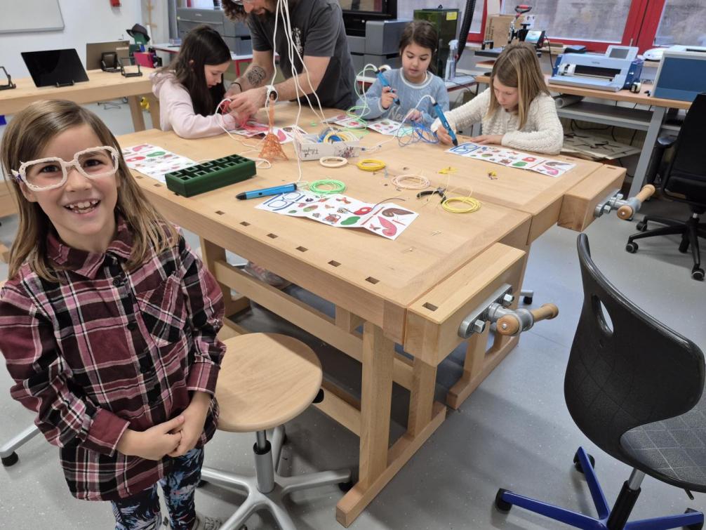Bildquelle: ((c)) VS Kirchbichl Schülerin beim Arbeiten mit 3D-Druckstift