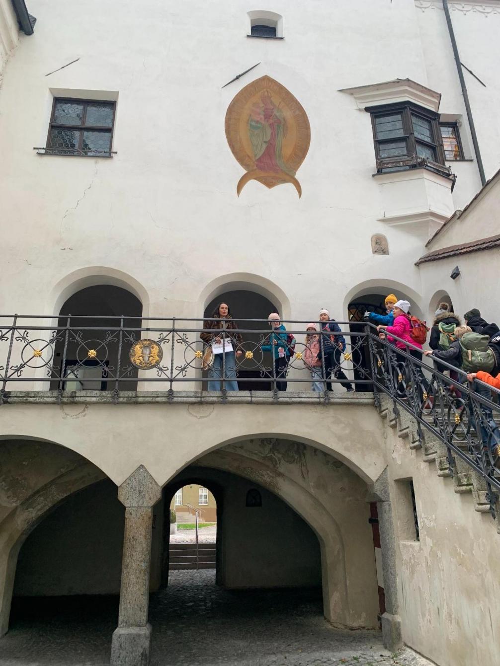 Im Innenhof des Standesamtes