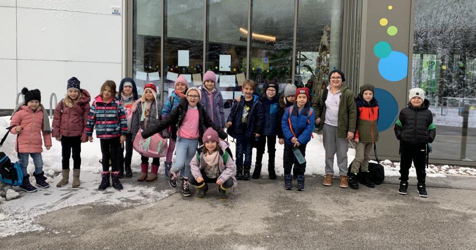 Kinder vor dem Atoll am Achensee